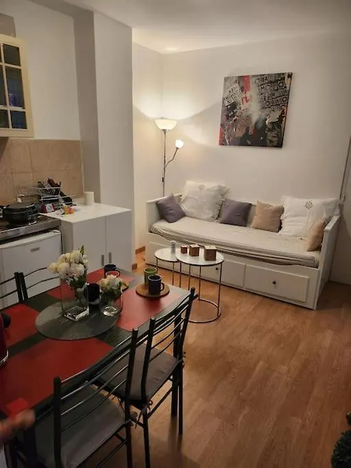 Logement Entier 2P Paris 0*,  France